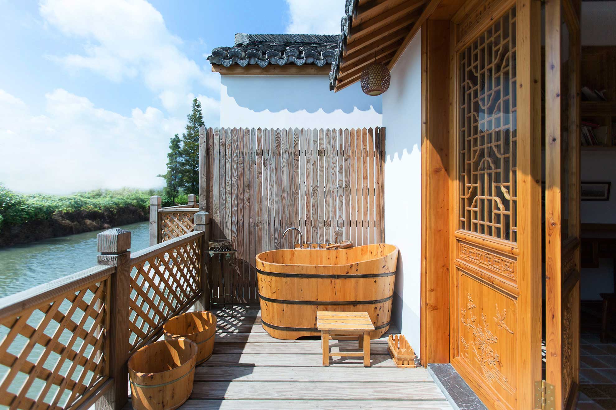 Airbnb listing with outdoor bath tub